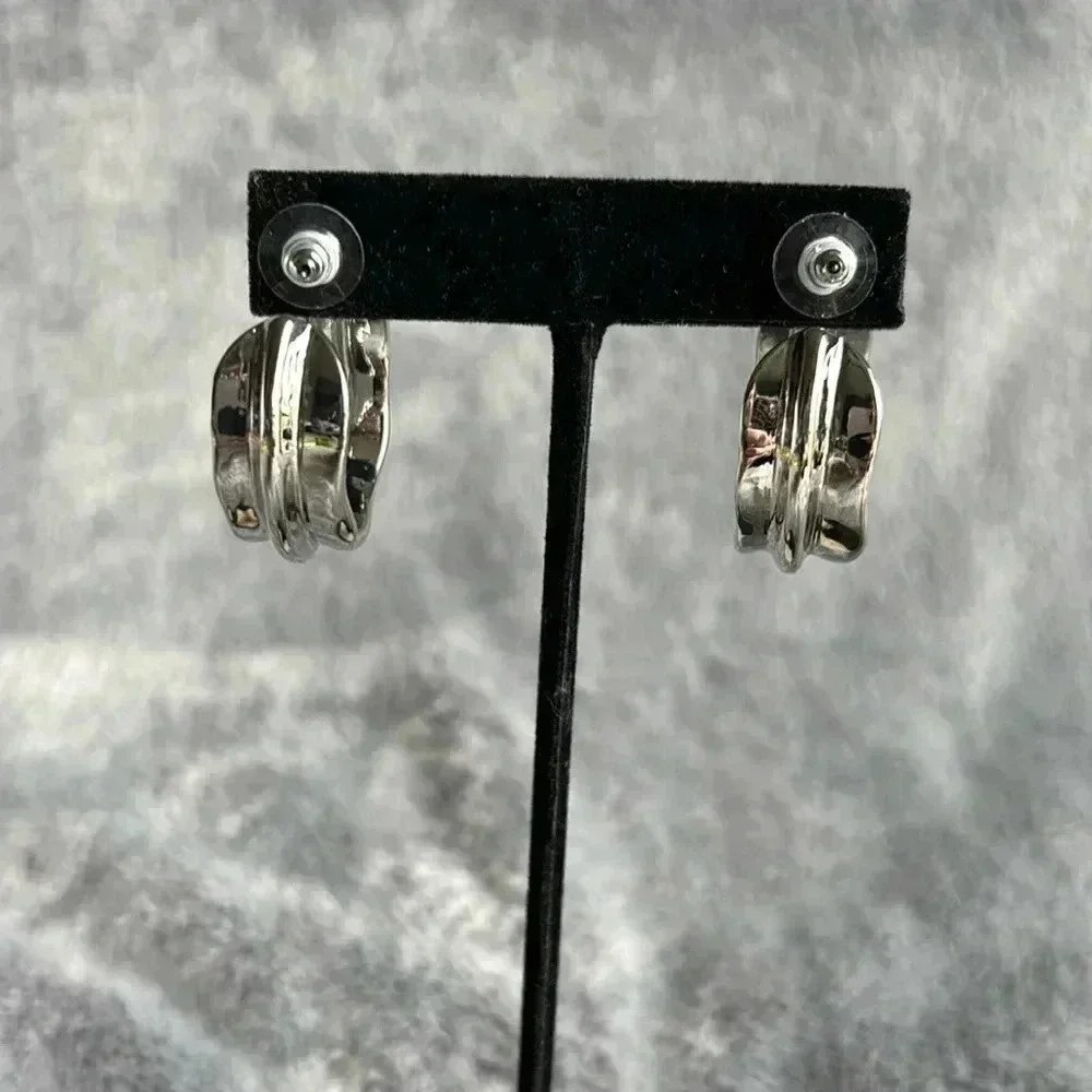 NORDSTROM RACK Wide Ripple Hoop Earrings in Silver NWT